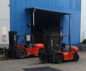 專業(yè)3至10噸叉車出租裝卸搬運服務(wù)，涵蓋掏箱設(shè)備移位等